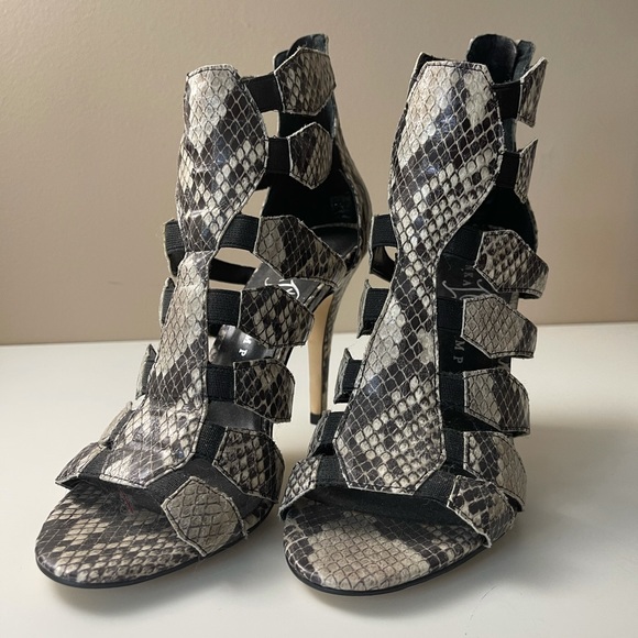 Ivanka Trump Heels - Picture 4 of 4